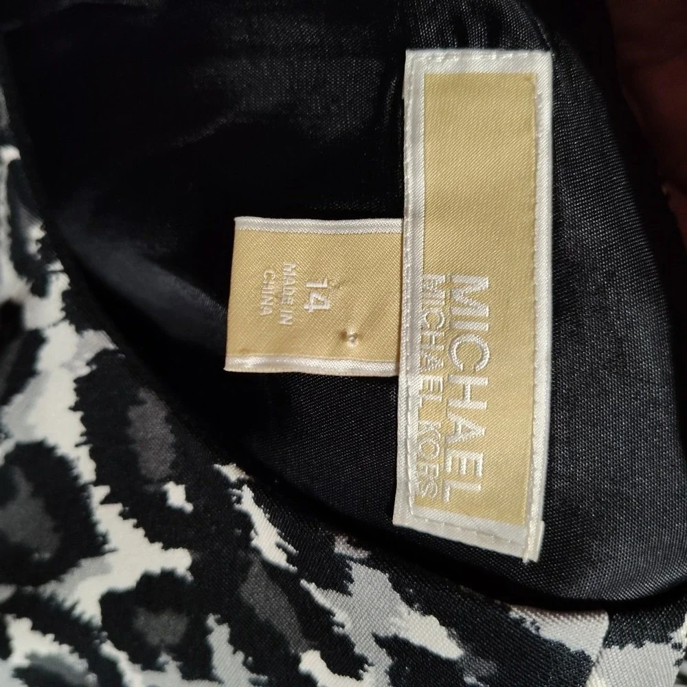 Michael Kors please measure